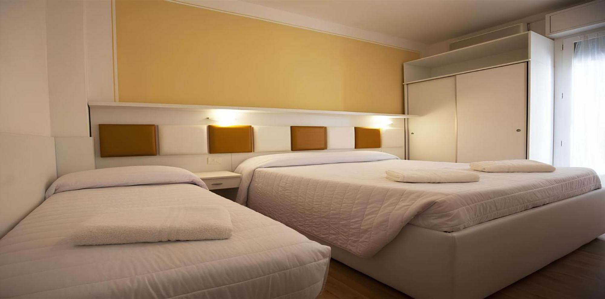 Hotel Gioiosa 切塞纳蒂科 外观 照片