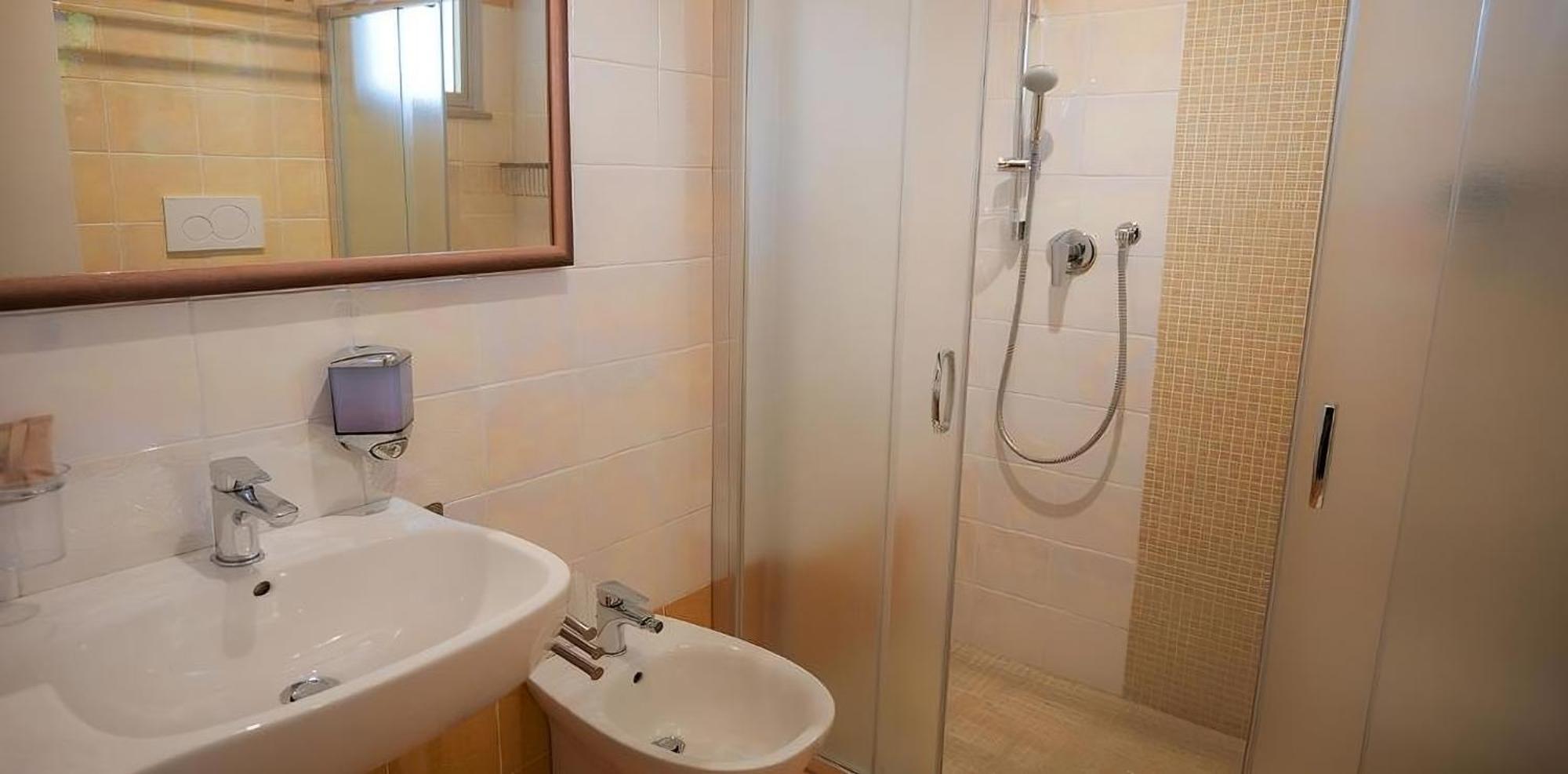 Hotel Gioiosa 切塞纳蒂科 外观 照片